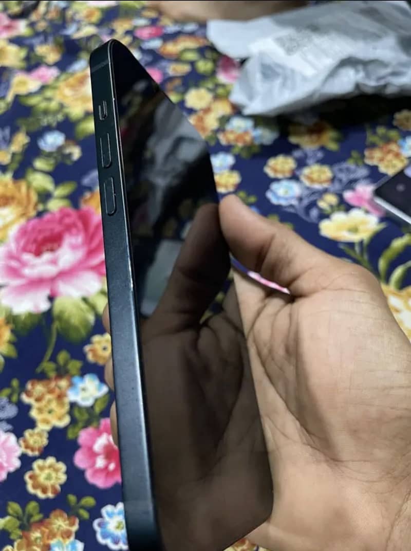 iPhone 14 3