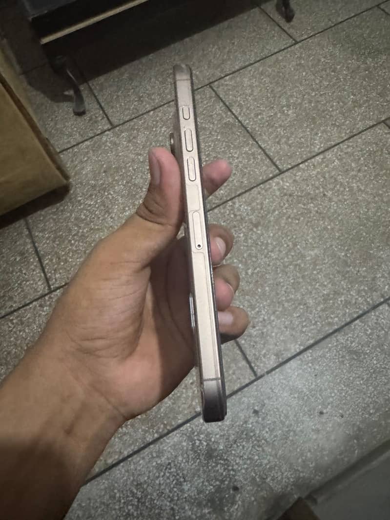 Apple iPhone 16 Pro Max 1