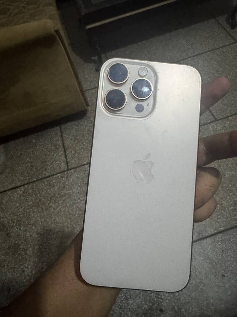 Apple iPhone 16 Pro Max 3