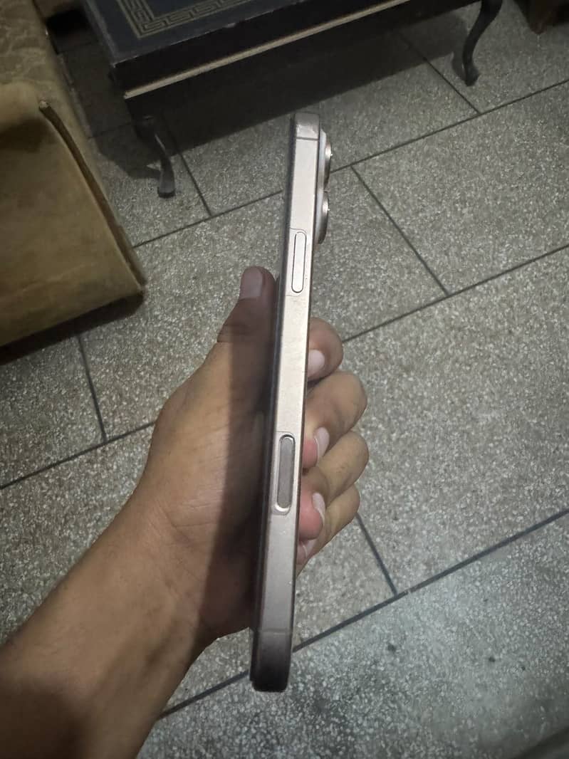 Apple iPhone 16 Pro Max 4