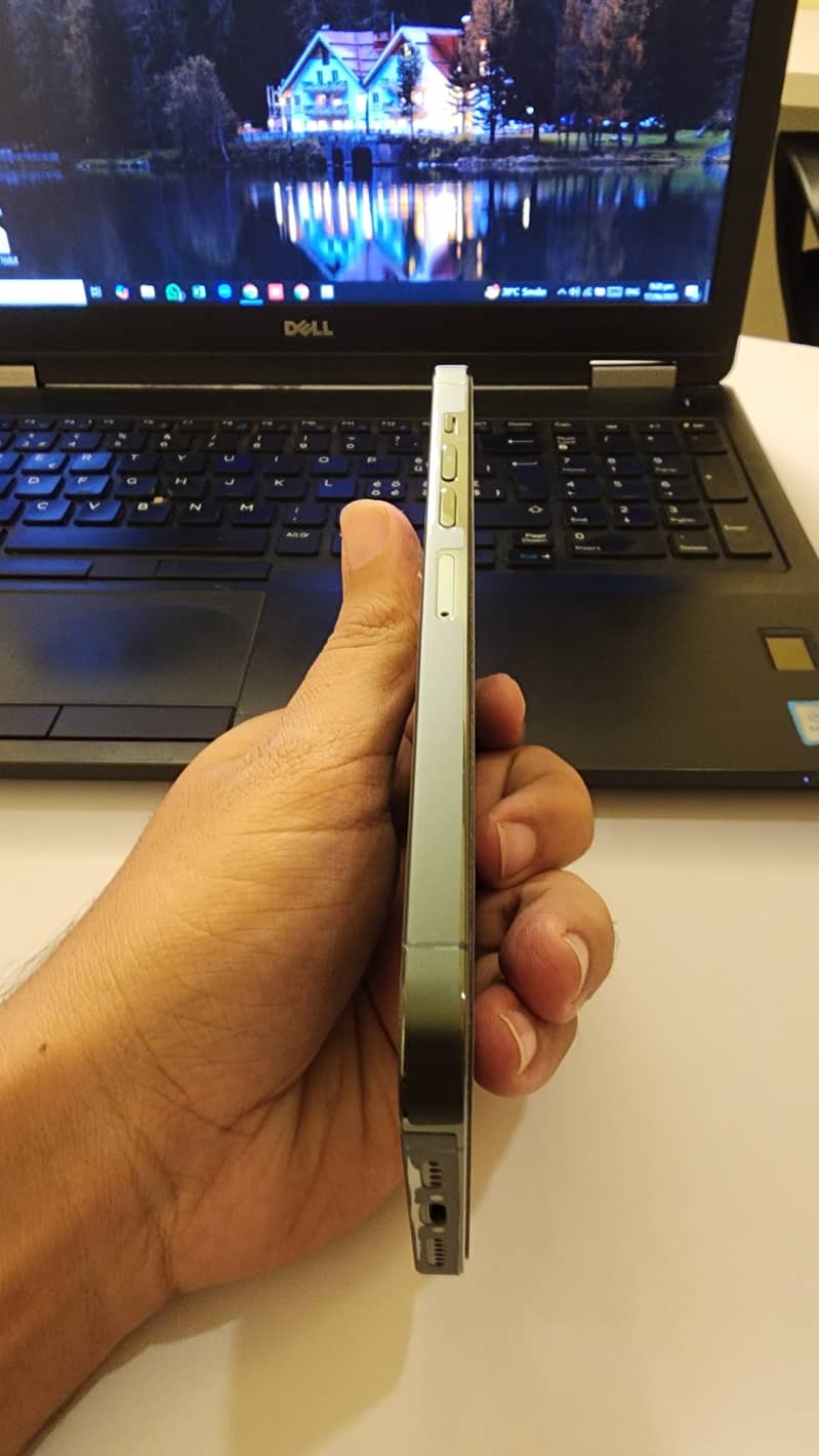 Apple iPhone 13 Pro Max 2