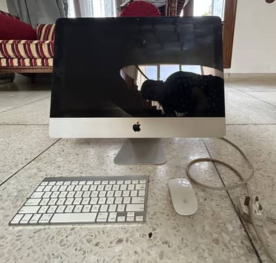Apple iMac with a Apple wireless keypad and mouse