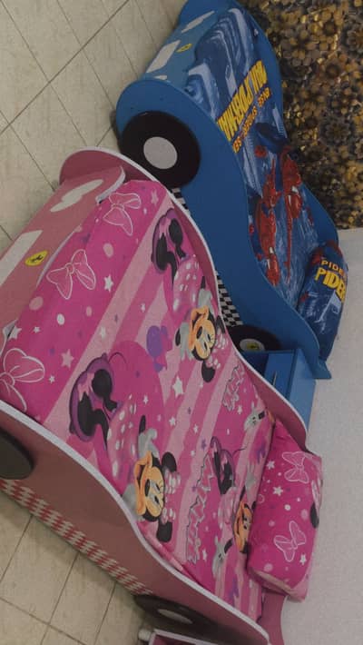 Bed set good condition just one year use