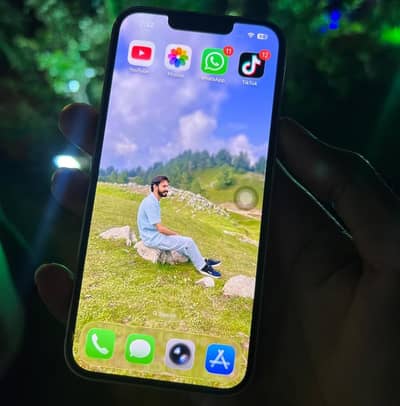 Apple iPhone 13