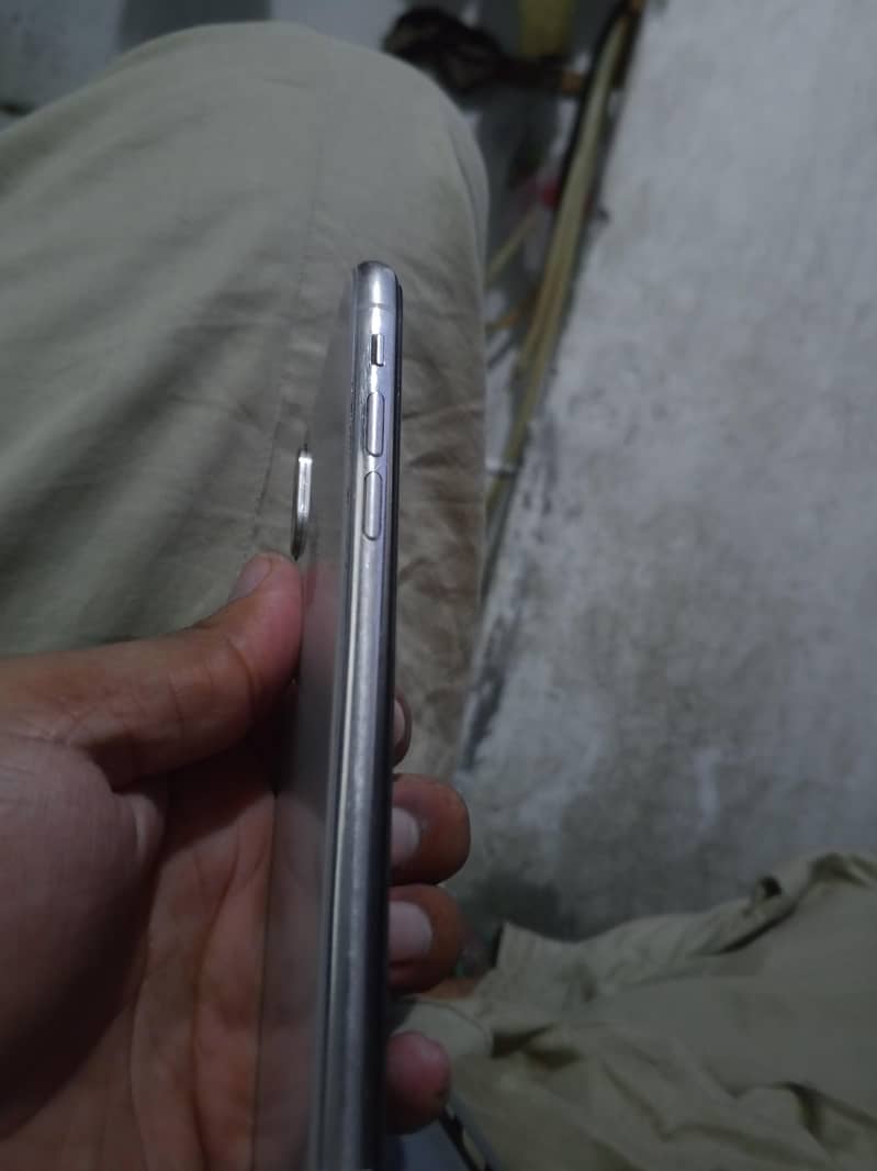 Apple iPhone X 4