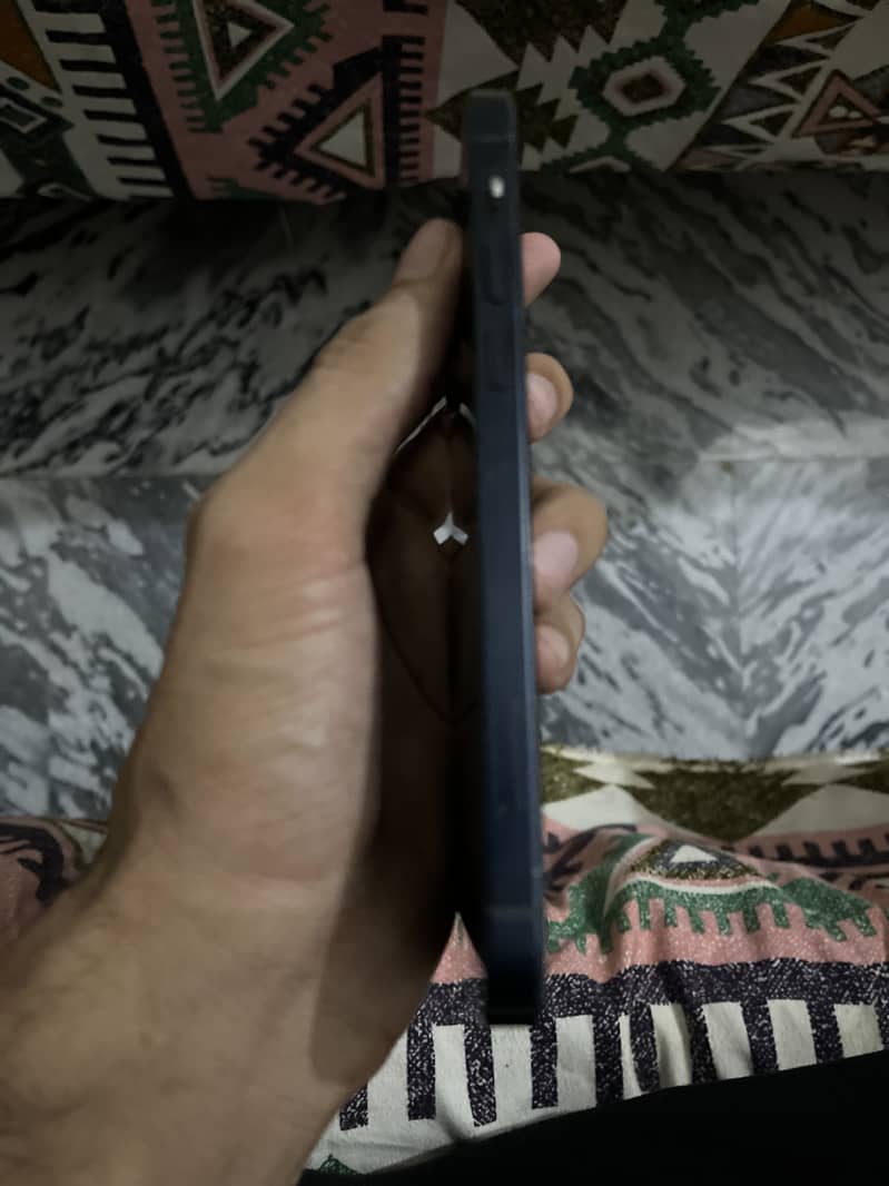 Apple iPhone 12 4