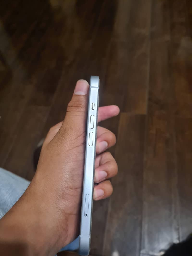 Apple iPhone 15 2