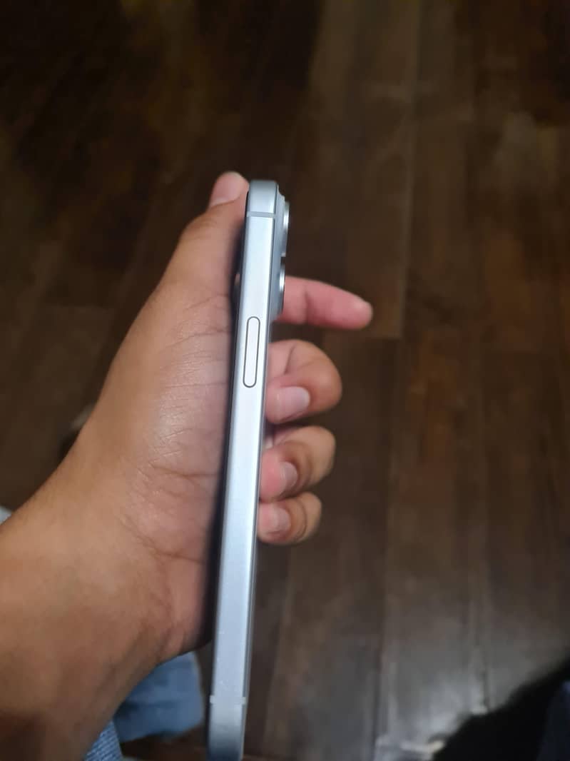 Apple iPhone 15 3