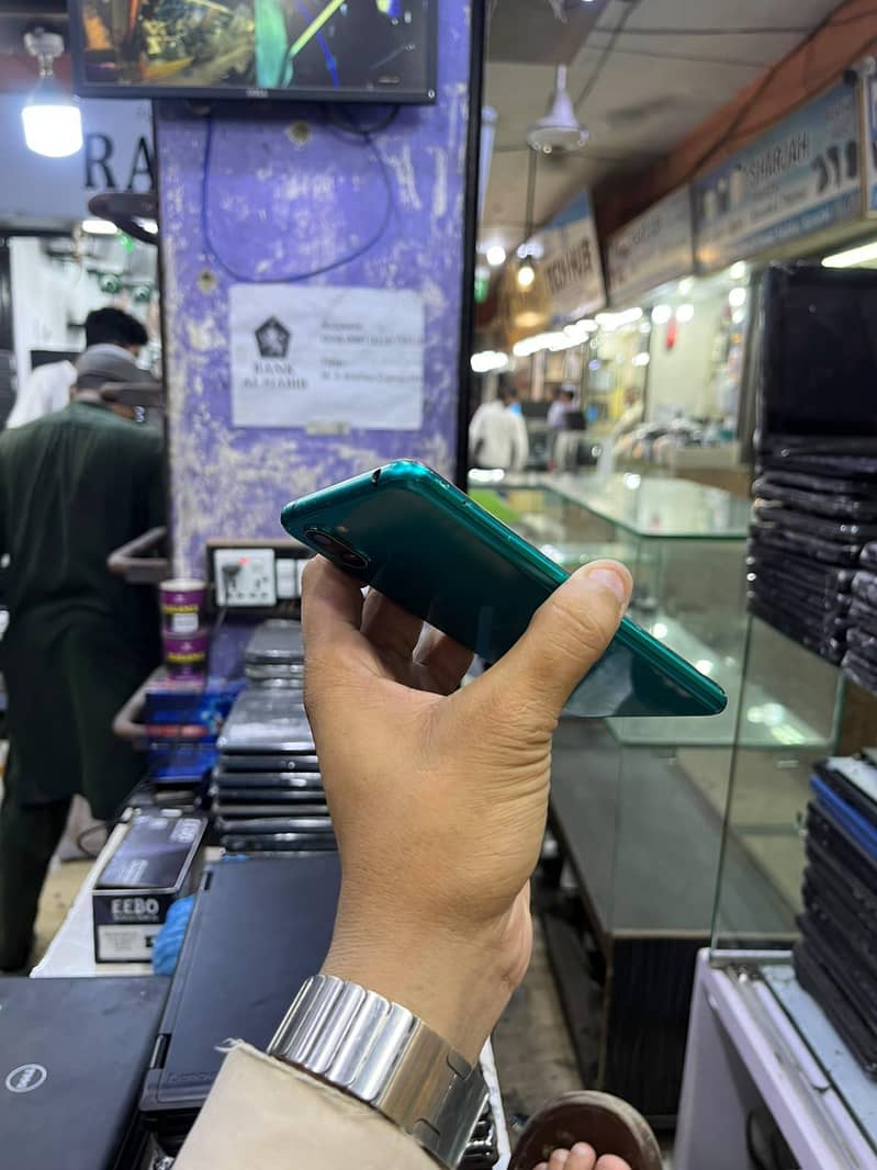 Sharp Aquos R3 0