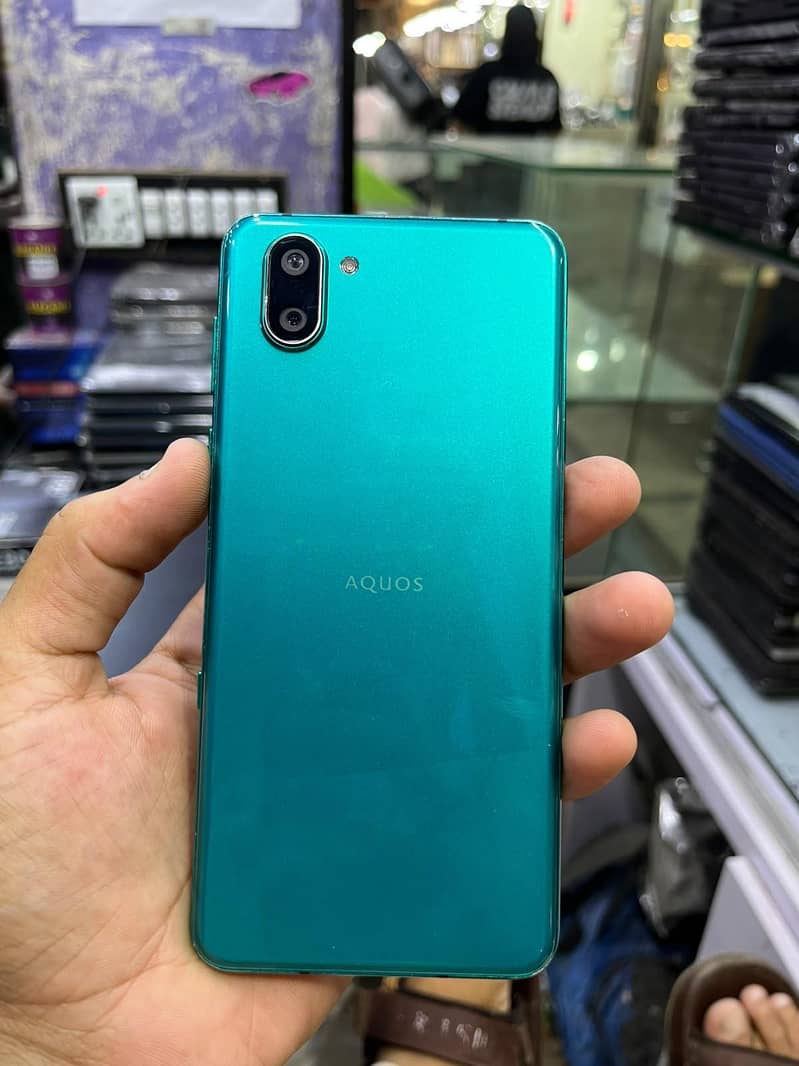 Sharp Aquos R3 1