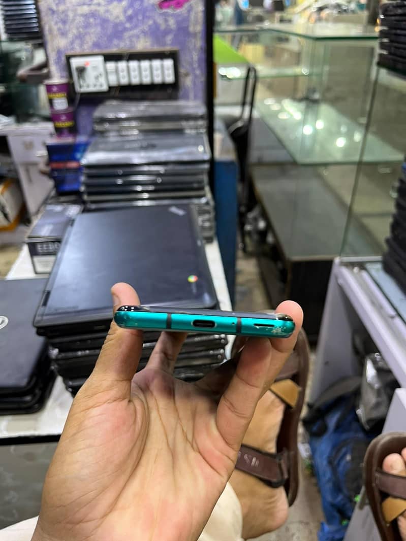 Sharp Aquos R3 4