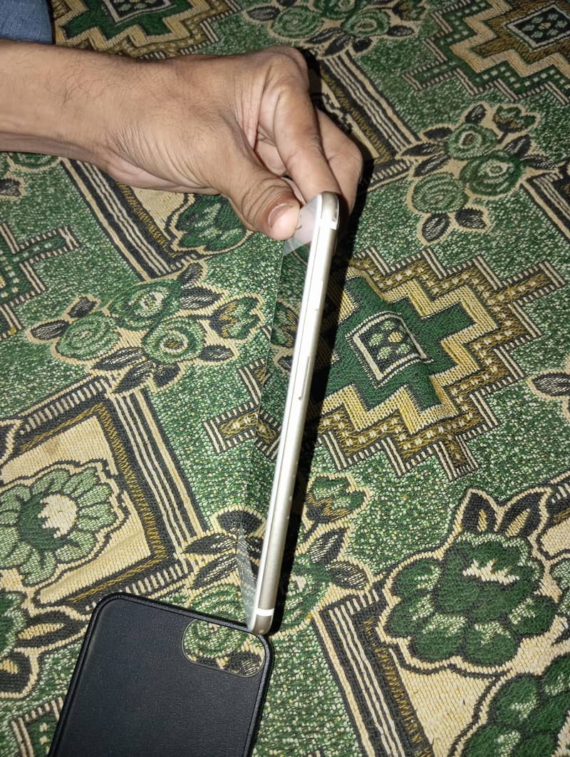 Apple iPhone 7 Plus 0