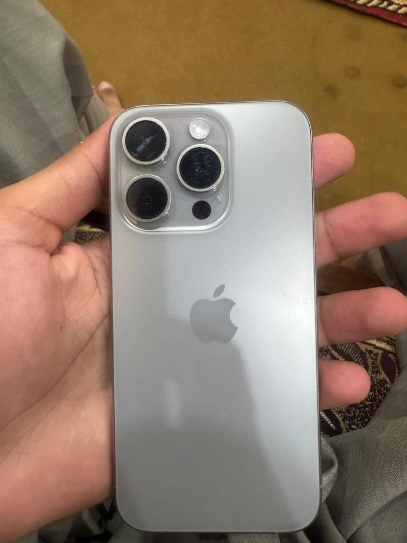 Apple iPhone 15 Pro 0