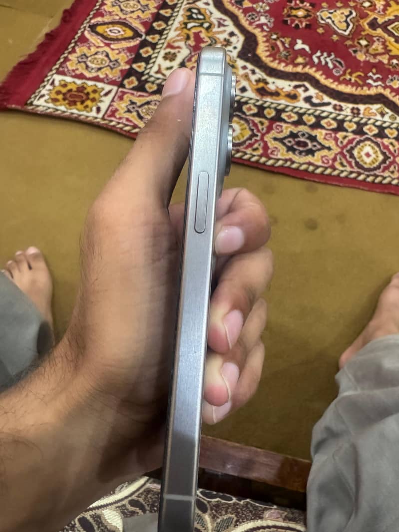 Apple iPhone 15 Pro 3