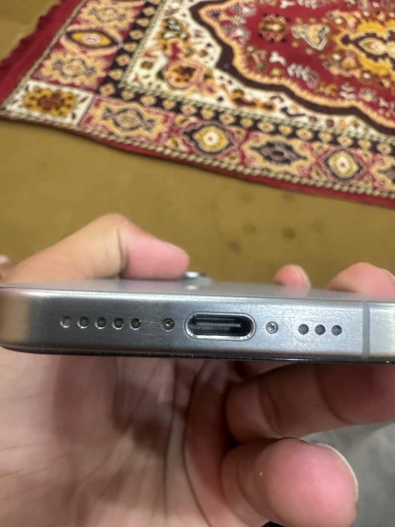 Apple iPhone 15 Pro 4