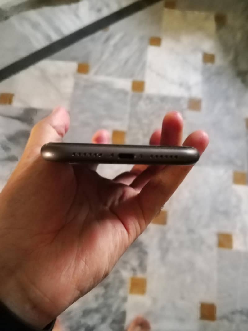 Apple iPhone 11 3