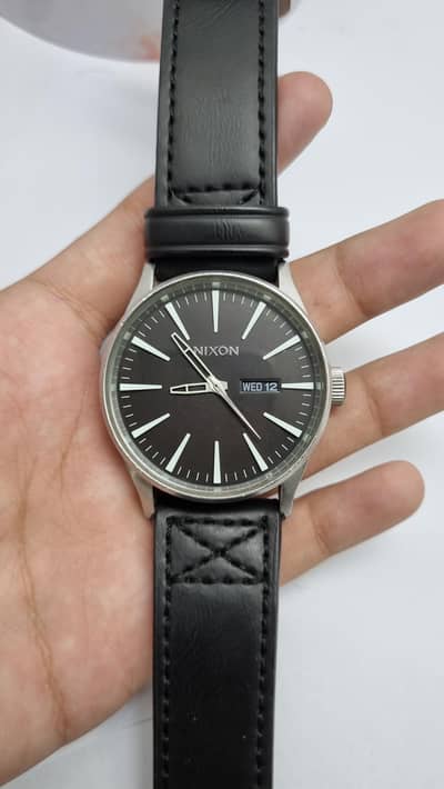 orignal nixon thesentry world famous model read description for detail