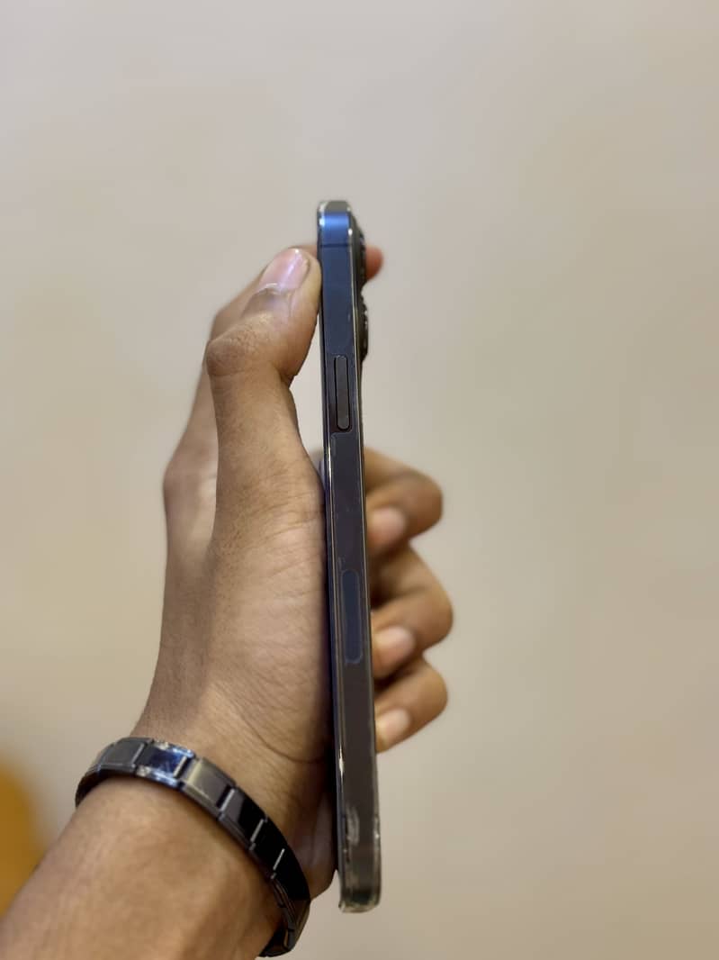 iPhone 13 Pro Max 4
