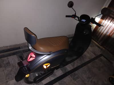 Yadea M3h Lithium 6 month use 1800 km 10/9 condition