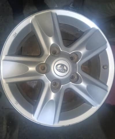Neat and clean geniune condition Alloy rims