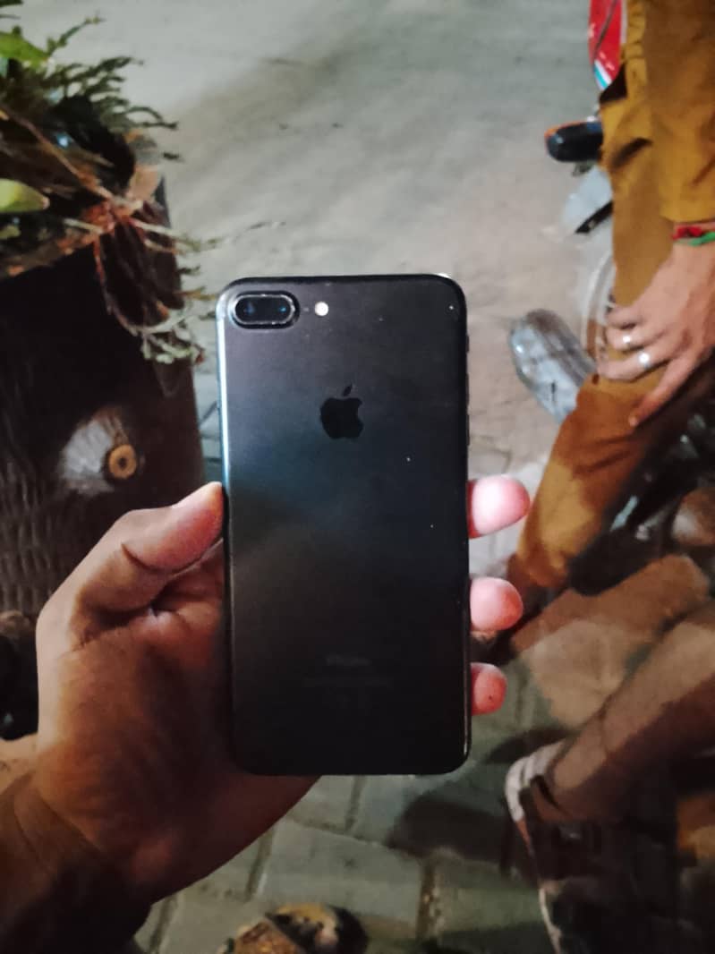 Apple iPhone 7 Plus 0