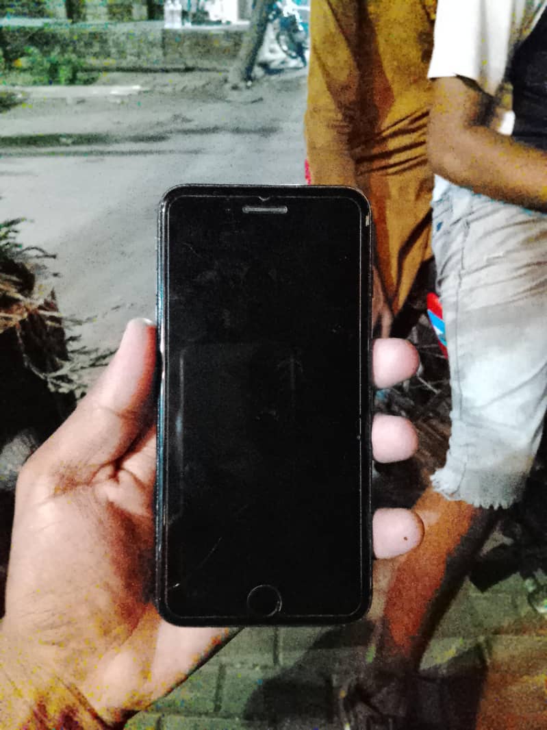 Apple iPhone 7 Plus 2
