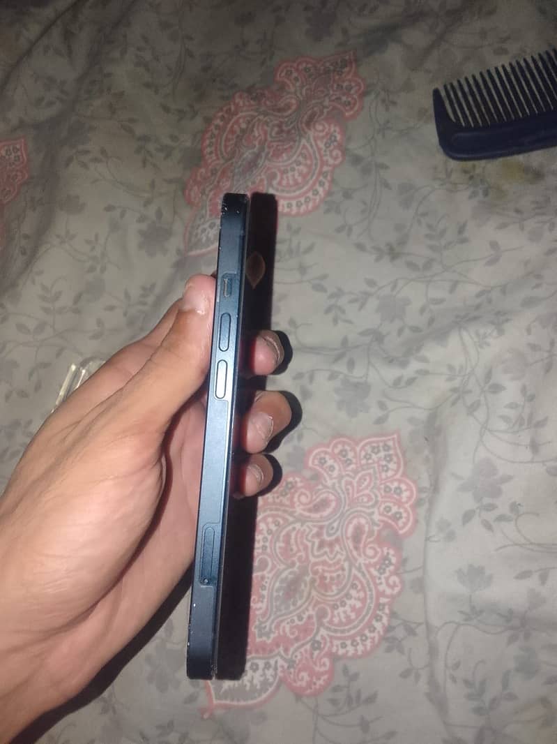 Apple iPhone 13 0