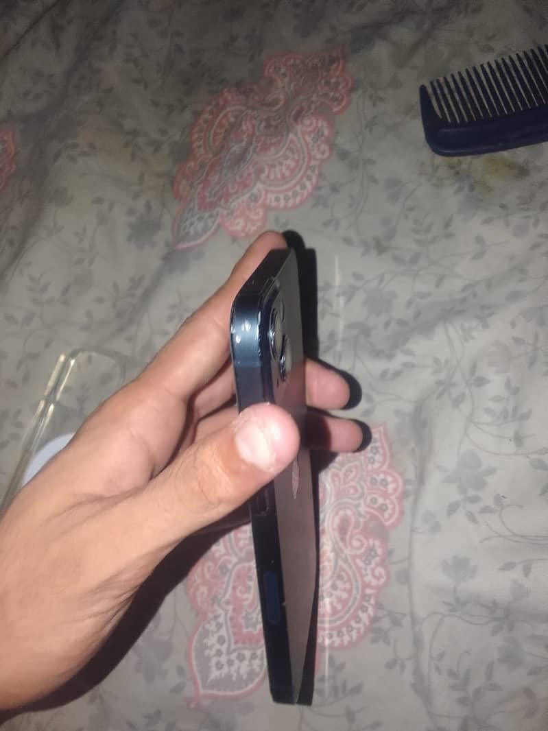 Apple iPhone 13 4
