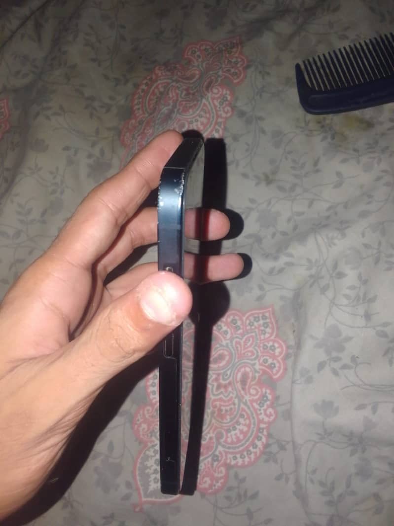 Apple iPhone 13 5