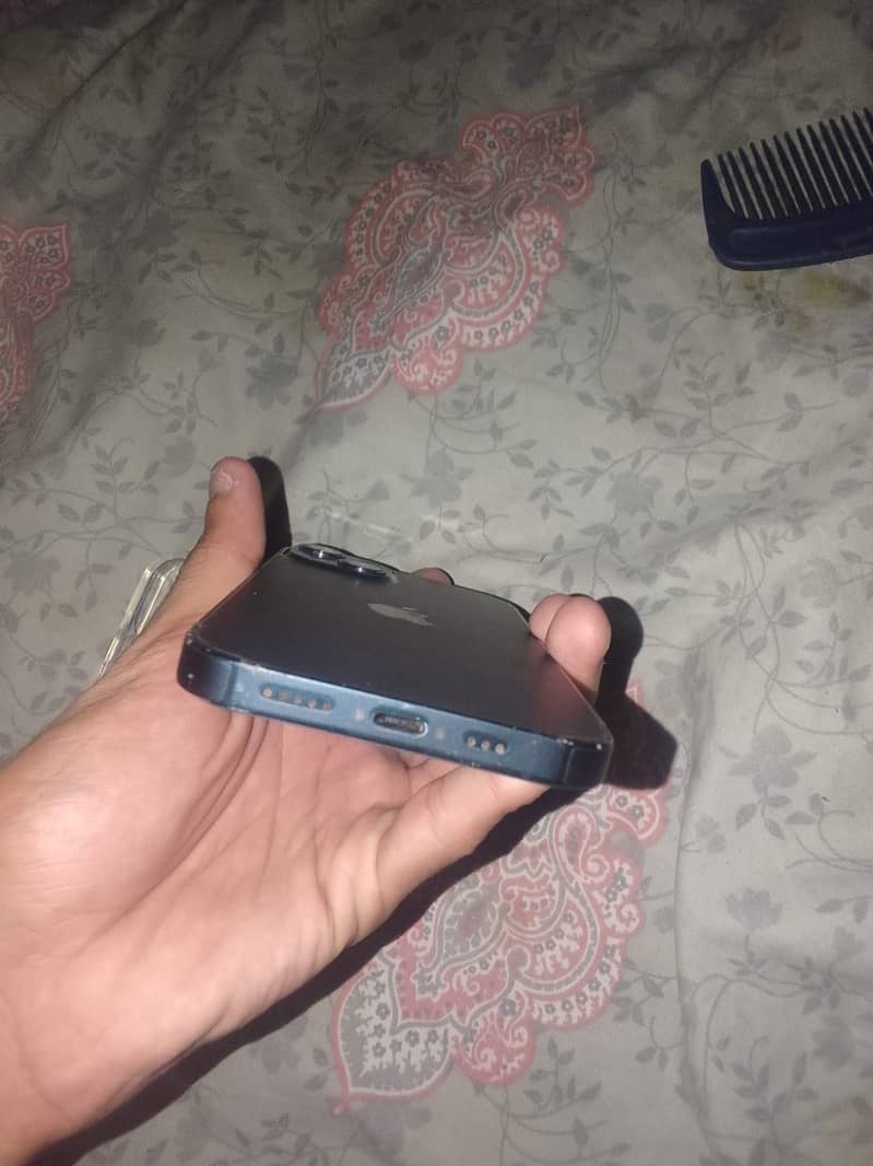Apple iPhone 13 6