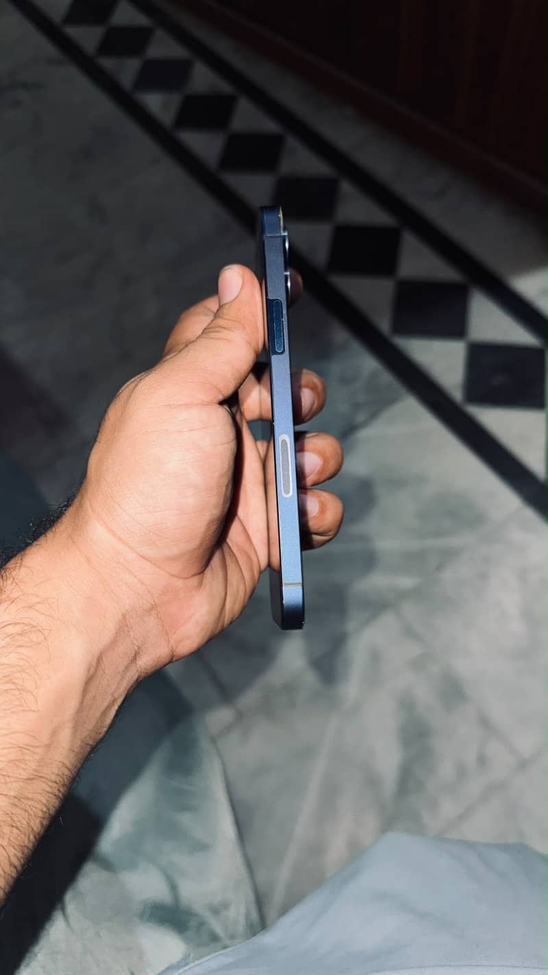 Apple iPhone 12 3