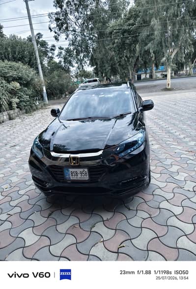 Honda Vezel Hybrid 2016 Islamabad Reg Black Condition 10/10