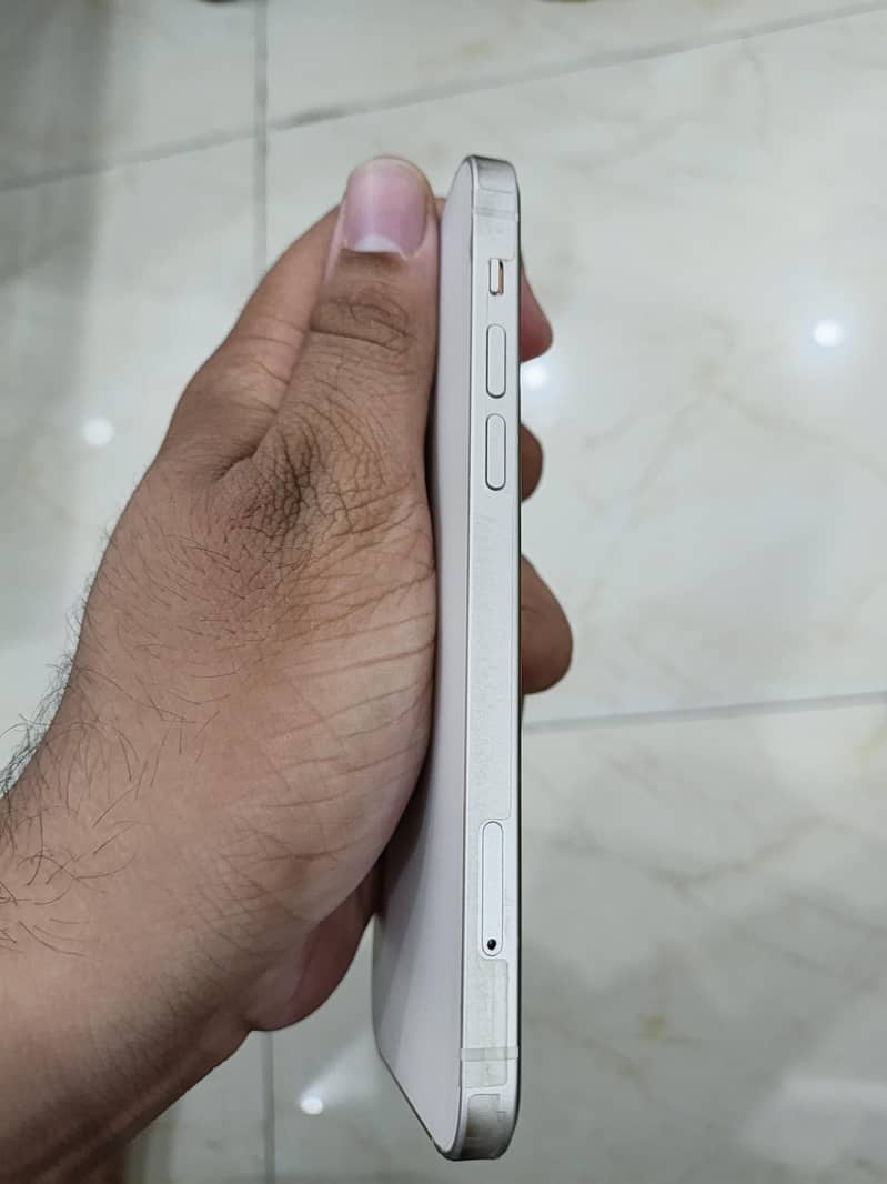 Apple iPhone 12 4