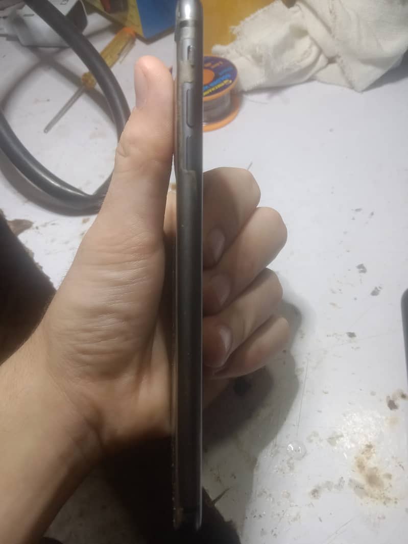 Apple iPhone 8 Plus 2
