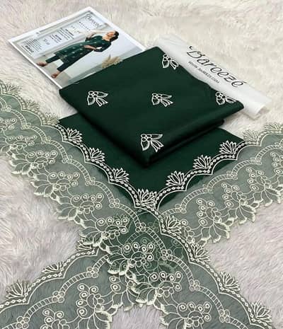 GREEN EMBROIDERED WOMAN'S LAWN SUIT SET