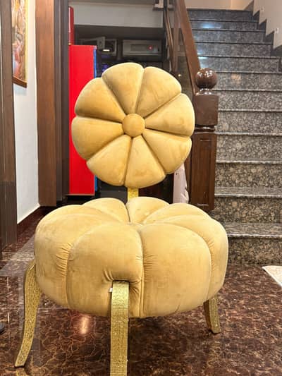 Flower Design Chair – Artistic Petal Style | Used Condition