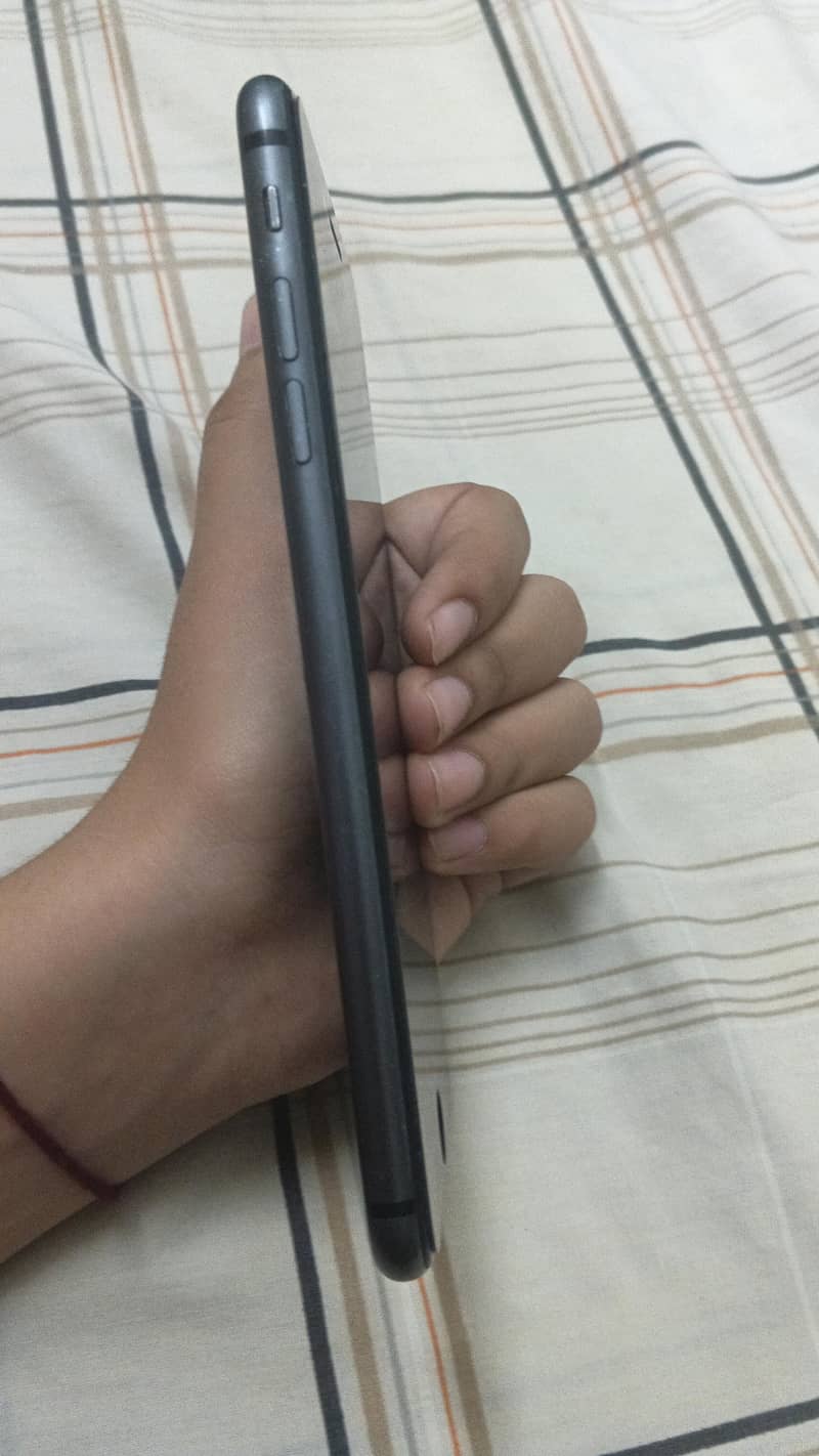 Apple iPhone 8 Plus 3