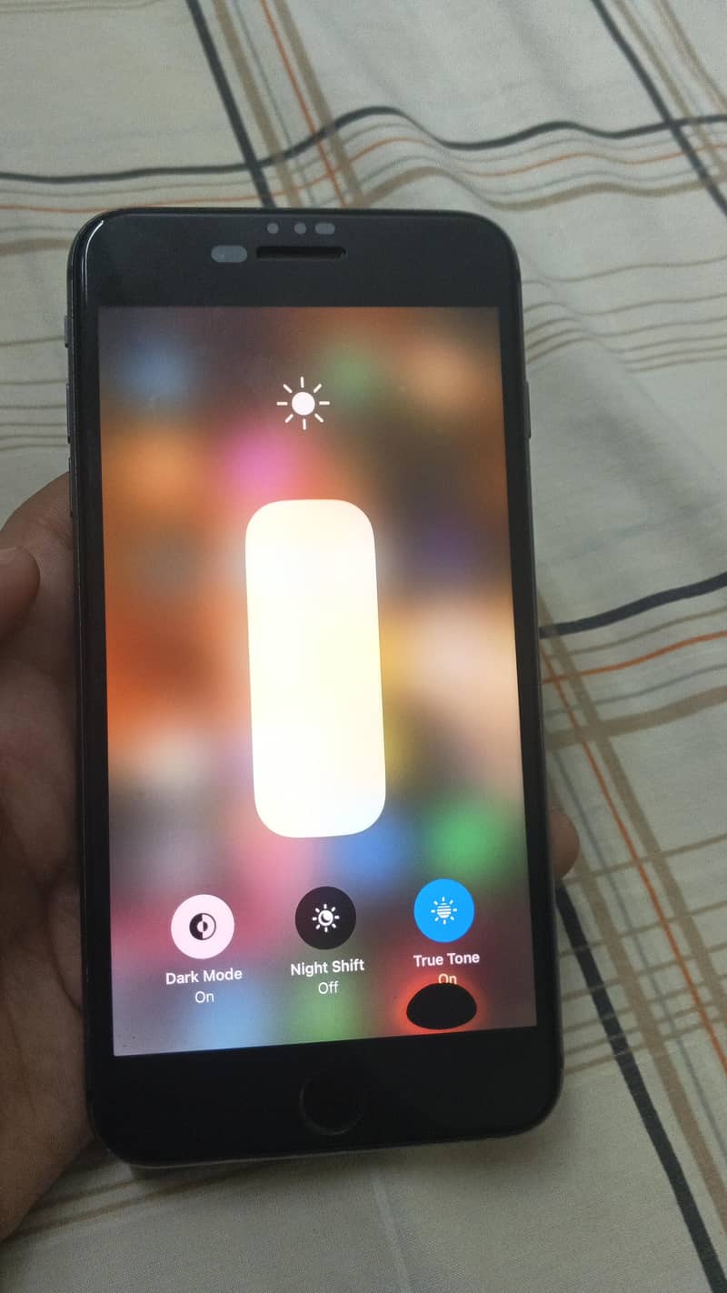 Apple iPhone 8 Plus 4