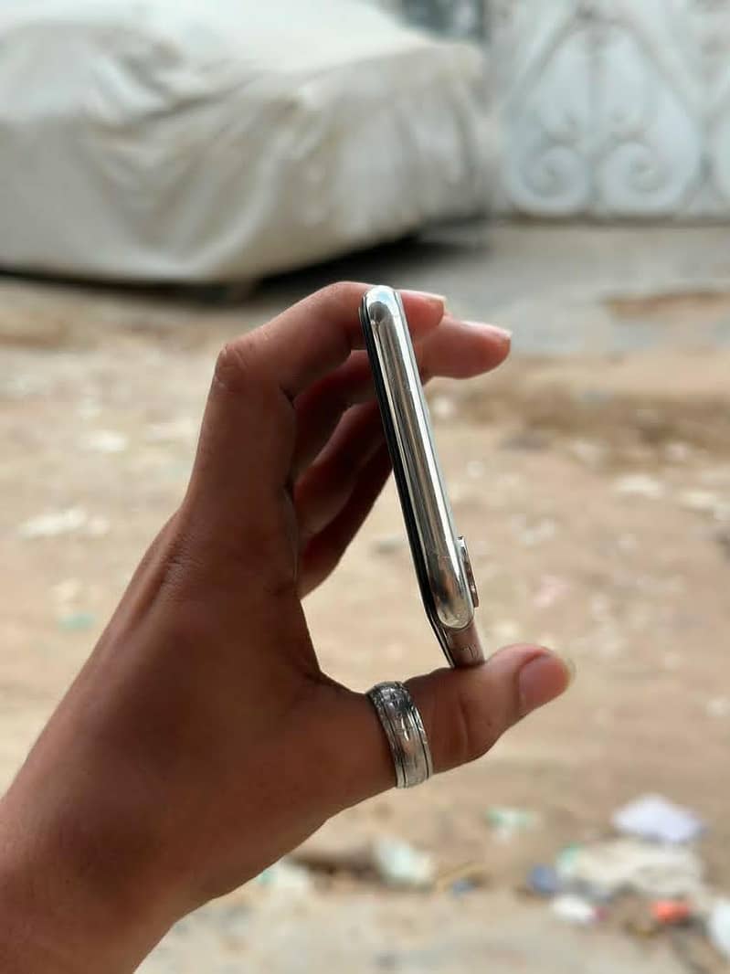 Apple iPhone X 6