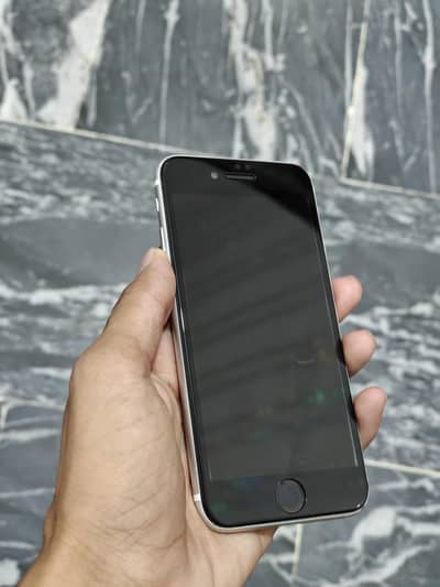 Apple iPhone SE