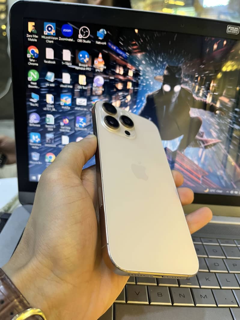 Apple iPhone 16 Pro Max 2