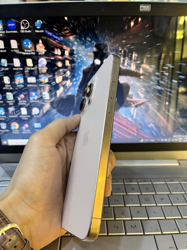 Apple iPhone 16 Pro Max 3
