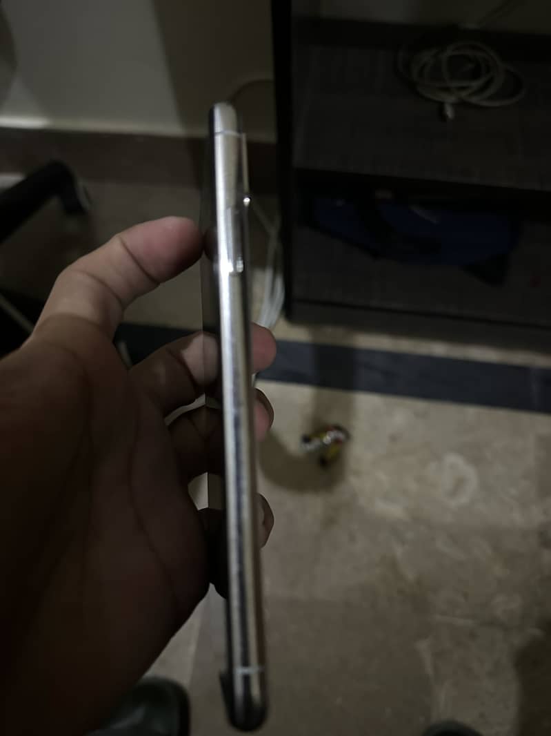 Apple iPhone X 0