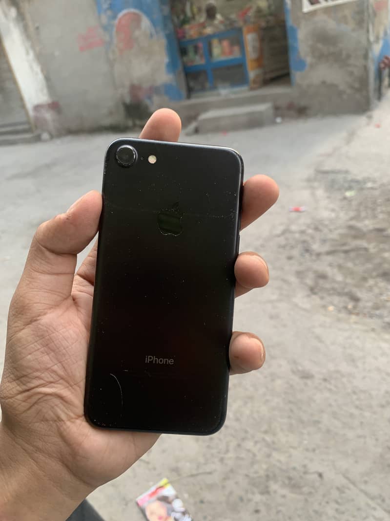 Apple iPhone 7 1