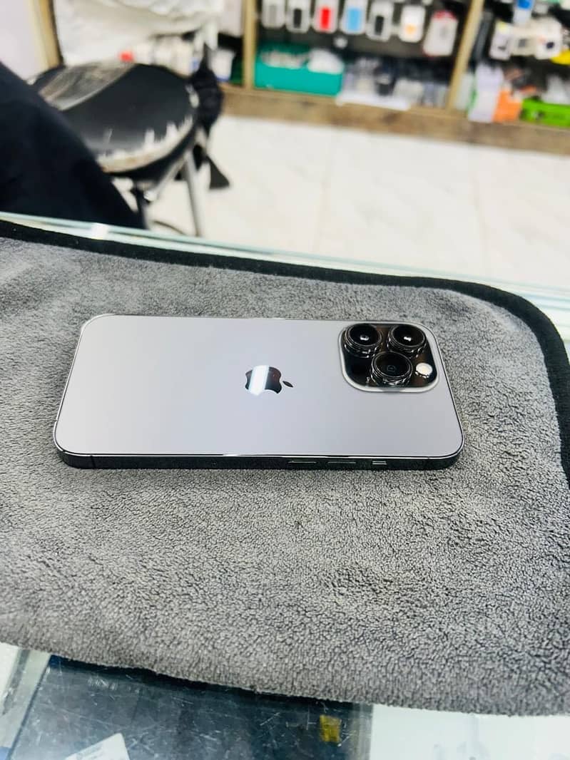 Apple iPhone 13 Pro 0