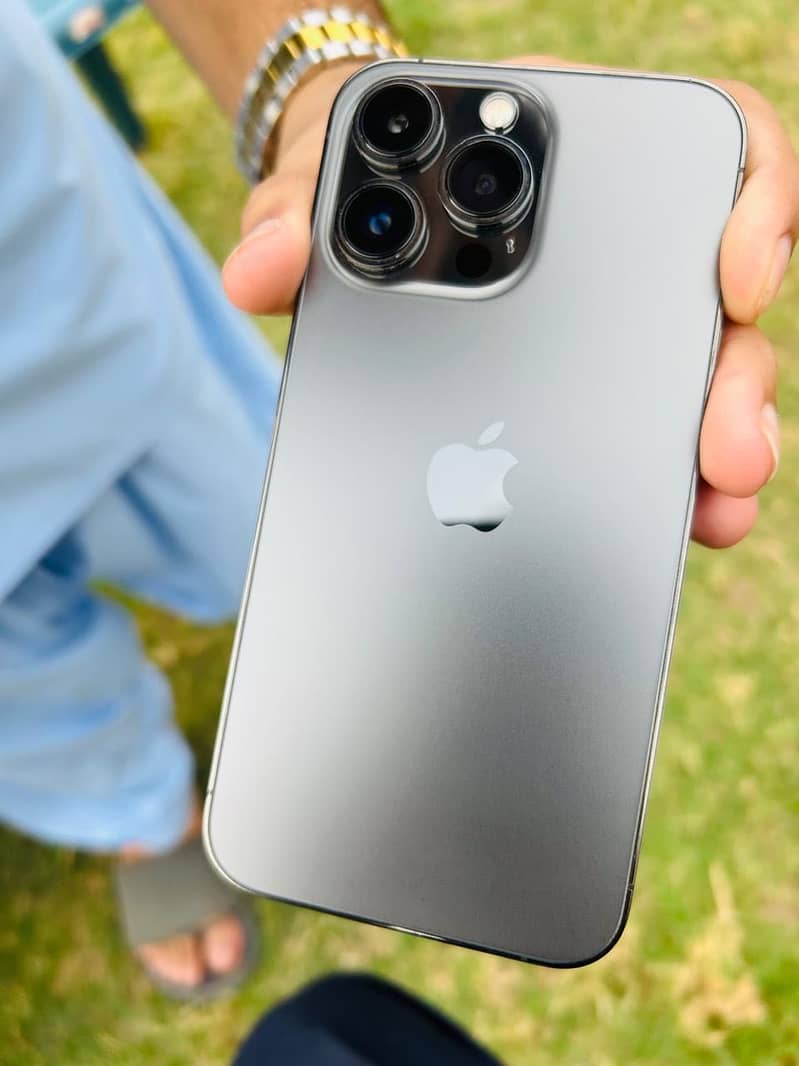 Apple iPhone 13 Pro 1
