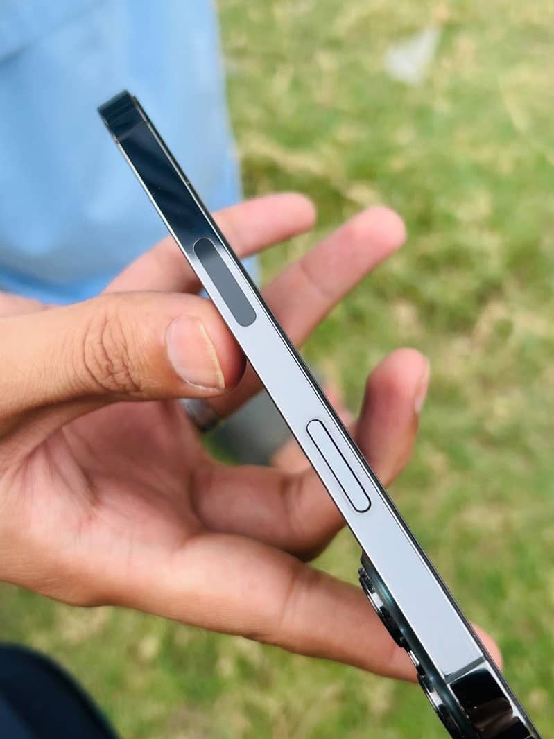Apple iPhone 13 Pro 2