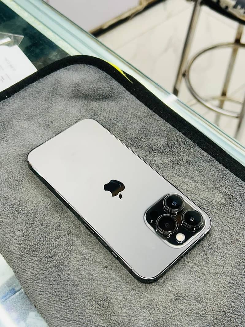 Apple iPhone 13 Pro 3