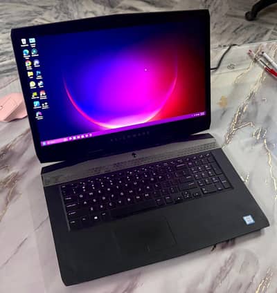 Alienware M17 R2 Gaming Laptop (i7 8750h/ rtx 2070)