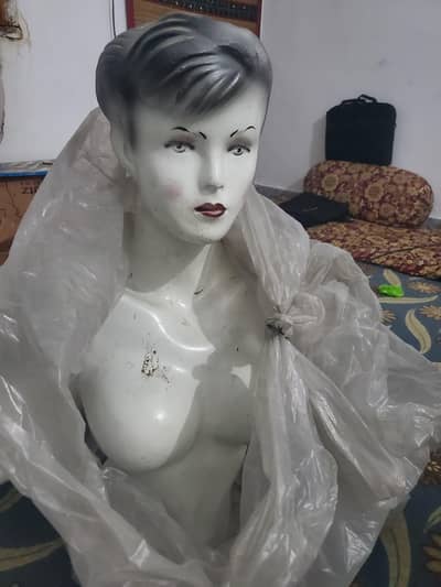 URGENT SALE: Female Mannequin for Boutique